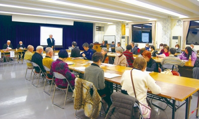 写真：町内会活性化条例や地域の防災力をテーマに開かれた地区懇談会