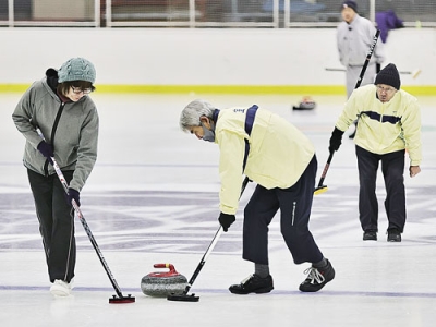 写真：今年も１０日から開幕する室蘭カーリング選手権＝昨年の開幕戦