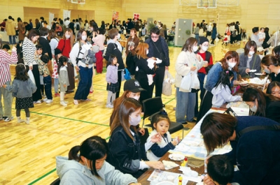 写真：多くの来場者でにぎわうイベント会場