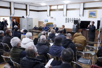 写真:動物を引き取って事業を継承する検討を始めた投資会社と近隣住民との意見交換会=5日午後、札幌市南区