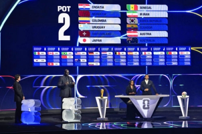 写真：サッカーＷ杯北中米３カ国大会の組み合わせ抽選で、Ｆ組に決まった日本＝５日、米ワシントン（共同）