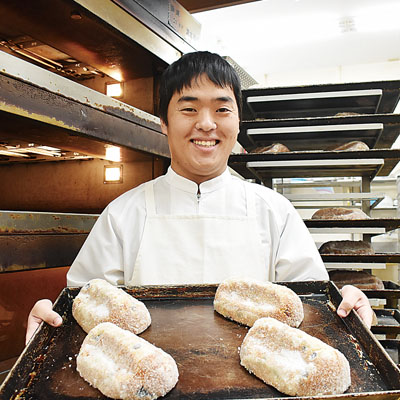 写真:ドライフルーツやバターがたっぷり入ったあすなろのシュトーレン