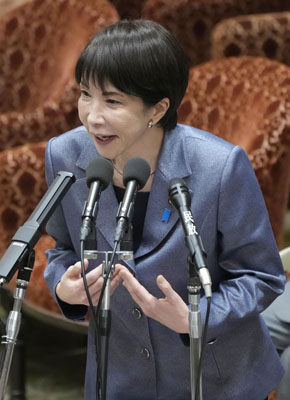 写真:衆院予算委で答弁する高市首相=10日午前