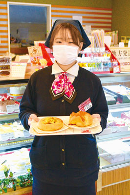 写真:大感謝祭で限定販売する「牛タンメンチフォカッチャ」(左)と「パリっ子明太チーズ」