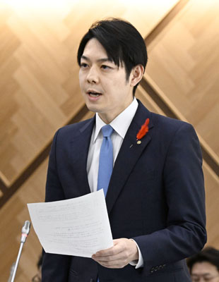 写真:北海道議会で北海道電力泊原発3号機の再稼働について同意表明した鈴木直道知事=10日午後