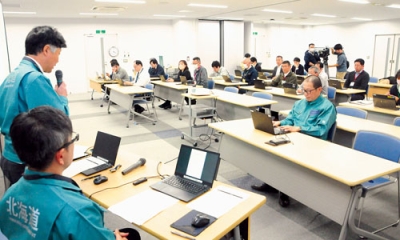 写真:後発地震注意情報の発表を受け、備えの徹底を確認した局内会議