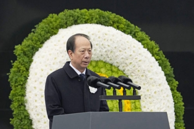 写真:「南京大虐殺記念館」で開かれた国家追悼式典で演説する中国共産党の石泰峰・中央組織部長=13日、中国江蘇省南京市(共同)