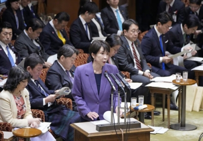 写真:参院予算委で答弁する高市首相=15日午前