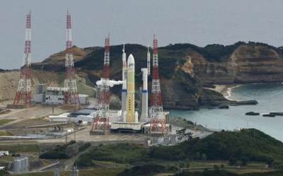 写真：打ち上げが中止となったＨ３ロケット８号機＝１７日午前１１時１１分、鹿児島県の種子島宇宙センター（共同通信社ヘリから）