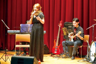 写真：美声が会場を包み込んだＹＵＫＡ３０周年記念コンサート