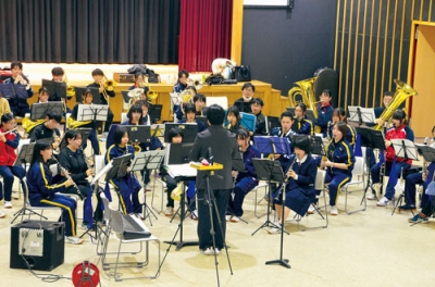 写真:本番に向けて合同練習に取り組む選抜メンバーら