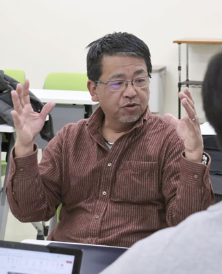 写真:カキ養殖の研究を進める広島大の小池一彦教授=広島県東広島市