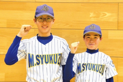 写真:北海道選抜チームのメンバーに選ばれた遠藤選手(左)と濱川選手