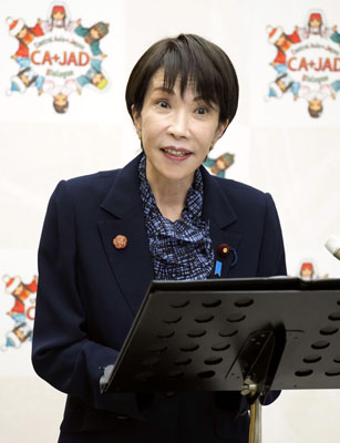 写真：中央アジア５カ国との首脳会合を終え、記者団の取材に応じる高市首相＝２０日午後、首相官邸