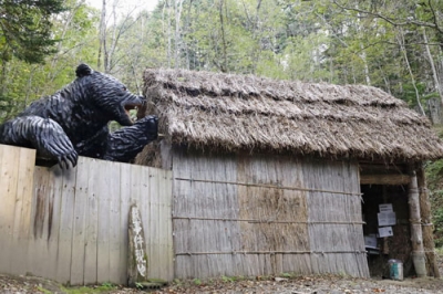写真:「三毛別ヒグマ事件」の現場復元地=苫前町