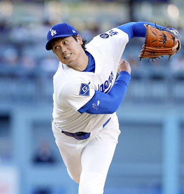 写真：８月２７日、レッズ戦に先発し５回１失点で２年ぶりの勝利投手となったドジャースの大谷翔平＝ロサンゼルス（共同）