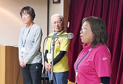 写真：利尻島で開かれた火山勉強会でＣＦ協力を呼びかける洞爺湖有珠火山マイスター（提供写真）