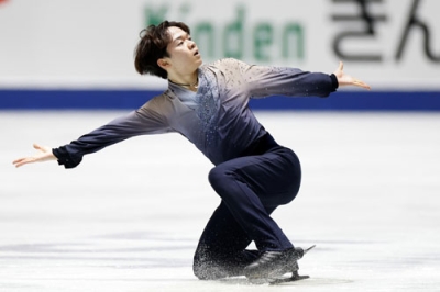 写真:【男子フリー】フィニッシュのポーズを決める鍵山優真=国立代々木競技場