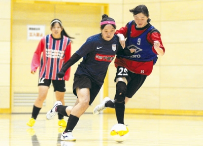 写真：選手権に向けて練習に熱が入る大谷室蘭イレブン