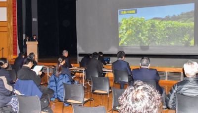 写真：５グループが成果を披露した壮瞥高農業クラブ実績発表大会