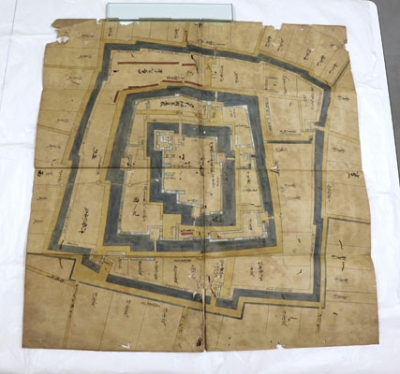 写真：発見された「駿府御城内絵図」