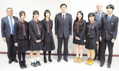 写真：ノックスビル市で語学研修に臨む海星学院高の生徒ら