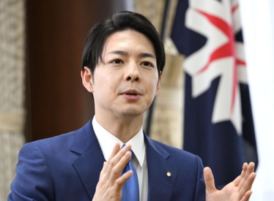 写真：インタビューに応じる北海道の鈴木直道知事