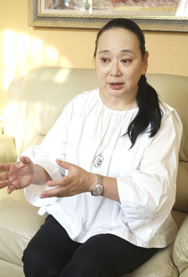 写真：「家じまい」について取材に応じる山岸美喜さん＝２０２５年１１月、名古屋市