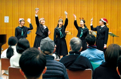 写真：クリスマスコンサートで観客を魅了した合唱チーム