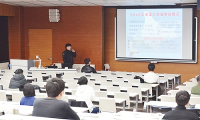 写真：防犯対策や自動車運転の注意点を学んだ講習会