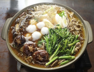 写真:「だまこもち」や比内地鶏など秋田の味が詰まった「だまこ鍋」