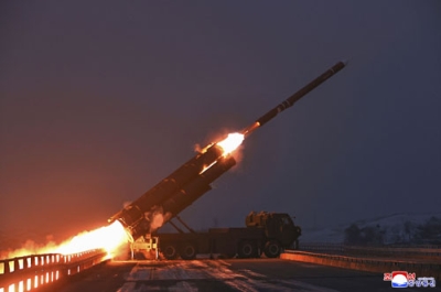 写真：「長距離戦略巡航ミサイル」の発射訓練＝２８日（朝鮮中央通信＝共同）