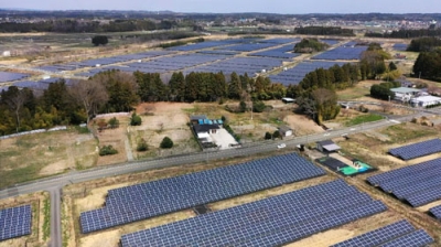 写真：映画「かげる針路」の一場面。東京電力福島第１原発事故の被災地にメガソーラーが広がる（福島テレビ提供）