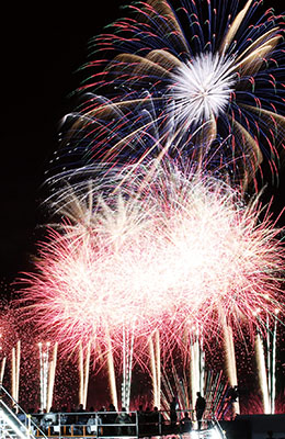 写真：地域に元気と希望を与えた室蘭満天花火２０２５