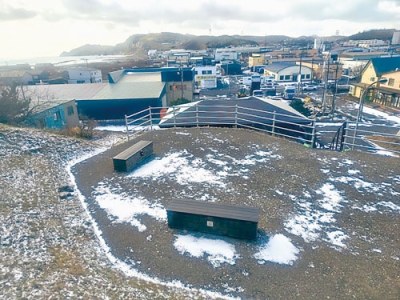 写真：東町のイタンキ地区に設けられた避難場所。過去の経験や被害想定により整備された