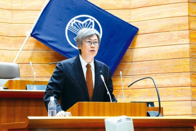 写真：年頭のあいさつをする堀井市長