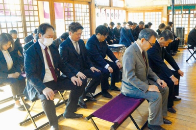 写真：無事故・無災害を祈願する会員ら
