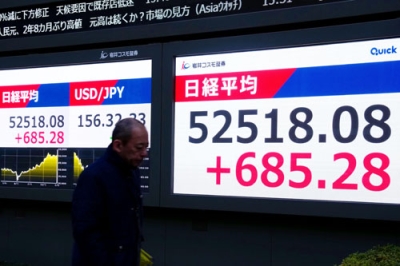 写真：最高値を更新した日経平均株価の終値を示す株価ボード＝６日午後、東京都中央区