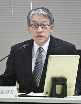 写真：中部電力が浜岡原発３、４号機の再稼働審査で「基準地震動」を意図的に過小評価した疑いがある問題を巡る原子力規制委の会合で発言する山中伸介委員長＝７日午前、東京都港区