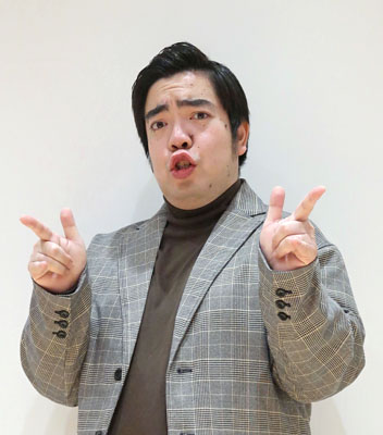 写真：「プッシュ」ポーズをする徳永ゆうき＝東京都渋谷区