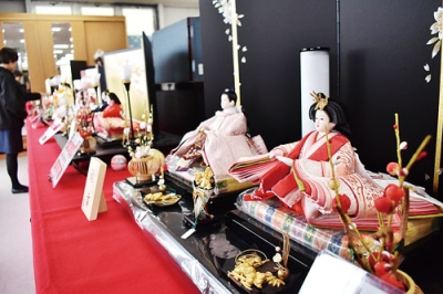 写真:歴史と技術が詰まった愛らしいひな人形