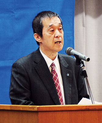 写真:あいさつする連合室蘭の日西会長