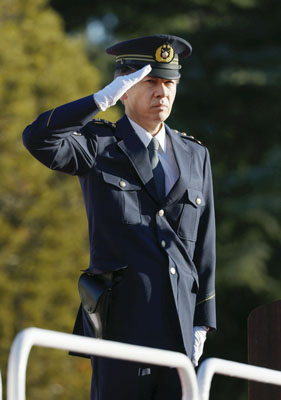 写真：警視庁の「年頭部隊出動訓練」で訓示した迫田裕治警視総監＝９日午前、東京都新宿区