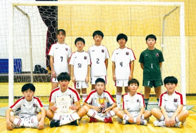 写真:3年連続4度目の優勝を決めたコンサ室蘭イレブン