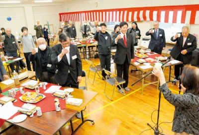 写真：町会員らが親睦を深めた新年交礼会