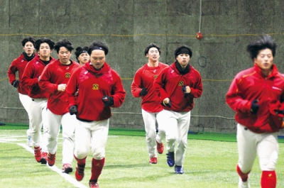 写真：ランニングで汗を流す室蘭シャークスナイン