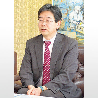 写真：青山市長に受賞を報告する磯田理事長