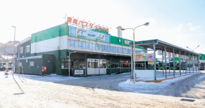 写真：まちのにぎわいづくりに向けた活用が進む東町ターミナル