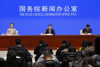 写真：中国のＧＤＰ速報値などを発表する国家統計局の記者会見＝１９日、北京（共同）