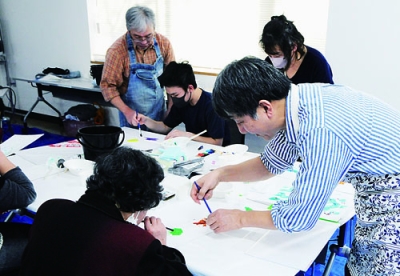 写真：盛り上がりを見せた「チャレンジド　アート」